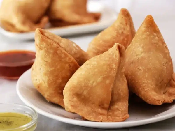 SAMOSA WITH CHUTNEY (Allways hot )